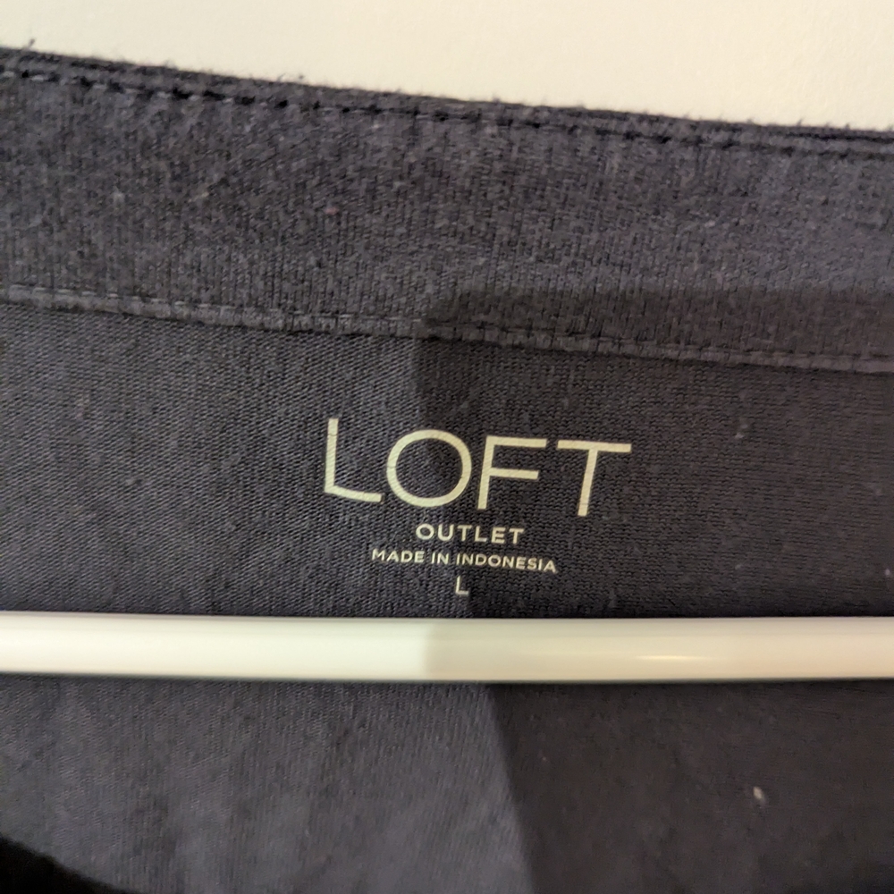LOFT Women's Tshirt - Picture 2 of 3